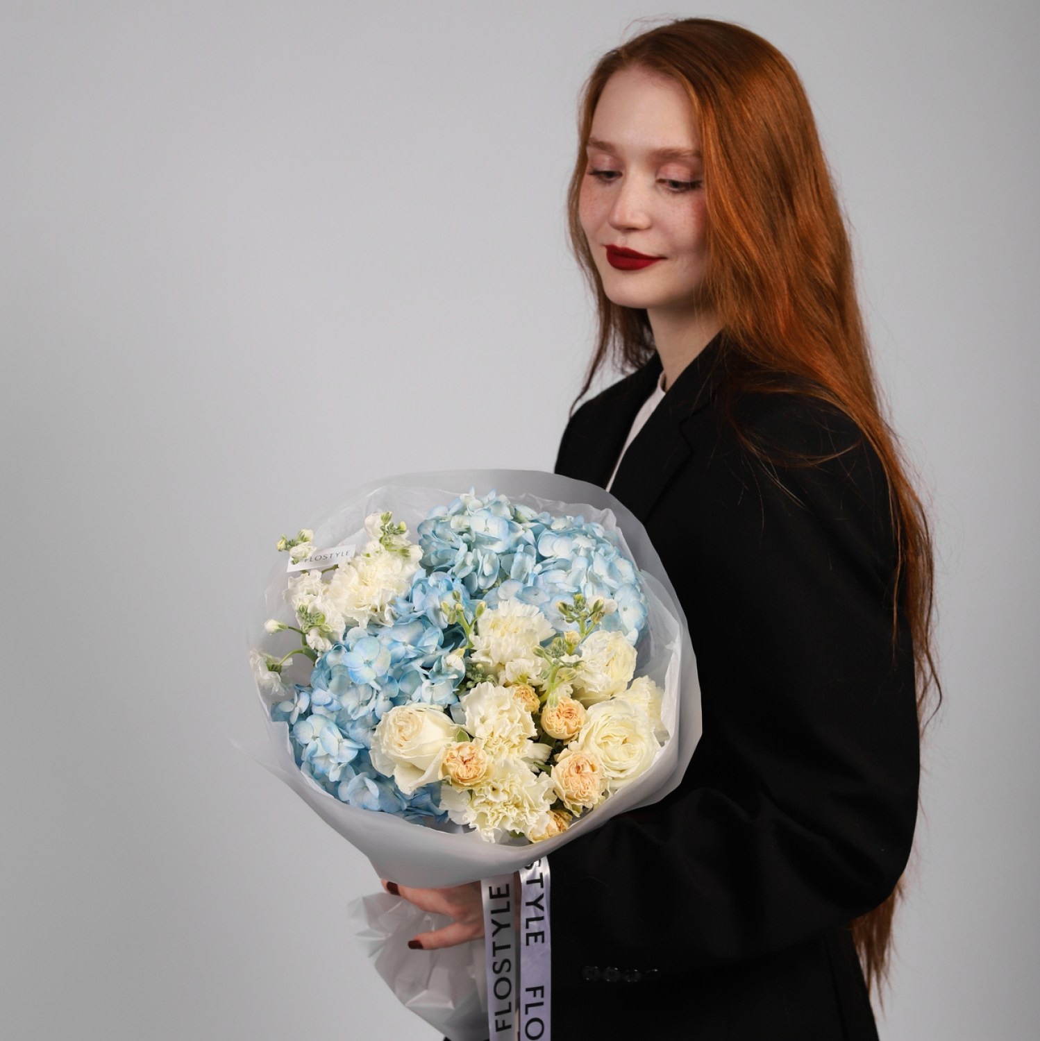 sbornyj buket s goluboj gortenziej 5